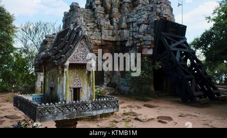 Malerische religiösen Geistlichen Phnom Banan Prasat Banan längst vergangene angkorianische Ruine Angkor Wat Ära Tempel 11 Century-Built durch Jayarvarman VII Battambang Kambodscha Stockfoto