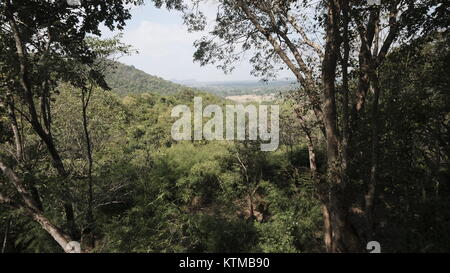 Blick von der Spitze des Phnom Banan Prasat Banan längst vergangene angkorianische Ruine Angkor Wat Ära Tempel 11 Century-Built durch Jayarvarman VII Battambang Kambodscha Stockfoto