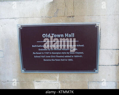 Dieser Titel bezieht sich auf eine Gedenktafel am Old Town Hall in Bedford. Die Gedenktafel erinnert wahrscheinlich an die Geschichte oder Bedeutung des Gebäudes für die Entwicklung der Stadt. Stockfoto