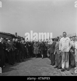 Die Befreiung des Konzentrationslagers Amersfoort, das zuvor unter der Aufsicht der Nazis stand, war ein bedeutendes Ereignis im Zweiten Weltkrieg. Dieses Ereignis, Teil der umfassenderen Befreiung des besetzten Europas, bleibt ein wichtiger Moment in der niederländischen Geschichte. Stockfoto