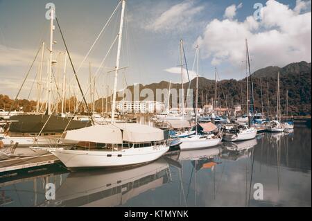 Perdana Quay ist ein modernes swank Komplex in Telaga Harbour Park von Pantai Kok gelegen, bei der Sie die Insel Langkawi in Malaysia. Stockfoto