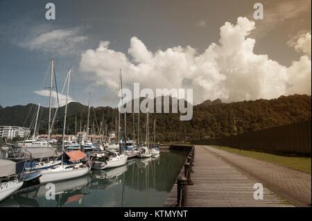 Perdana Quay ist ein modernes swank Komplex in Telaga Harbour Park von Pantai Kok gelegen, bei der Sie die Insel Langkawi in Malaysia. Stockfoto