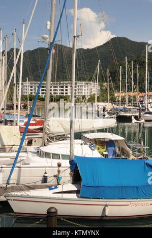 Perdana Quay ist ein modernes swank Komplex in Telaga Harbour Park von Pantai Kok gelegen, bei der Sie die Insel Langkawi in Malaysia. Stockfoto