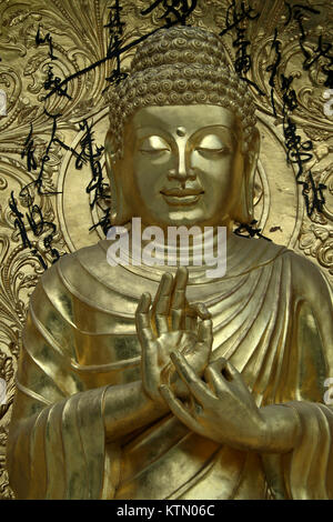 Bronze Symbol Segen Buddhas in heitere Stimmung buddhistische Heiligtum in Darjeeling, West Bengalen, Indien, Asien Stockfoto