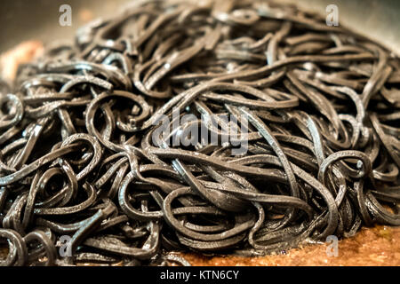 Schwarze pasta Tintenfisch closeup Italienische taglierini al Nero di seppia Stockfoto