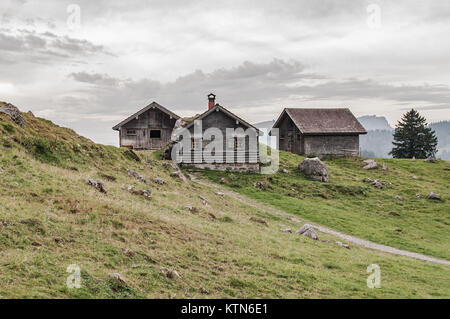 Kleine Häuser in den Schweizer Alpen Stockfoto