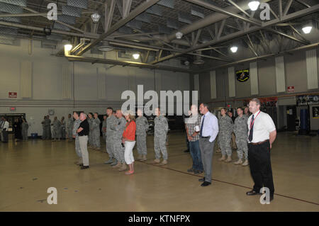 Major General Johnston, der Kommandant der New York Air National Guard spricht an der Förderung der lt Col. Steve Fukino in den Rang eines Oberst auf gemeinsame Kräfte Sitz am 25. Juli, 2013. Air National Guard Foto von Master Sgt William Gizara Stockfoto