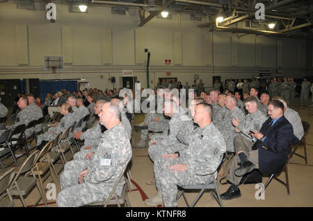 Major General Johnston, der Kommandant der New York Air National Guard spricht an der Förderung der lt Col. Steve Fukino in den Rang eines Oberst auf gemeinsame Kräfte Sitz am 25. Juli, 2013. Air National Guard Foto von Master Sgt William Gizara Stockfoto