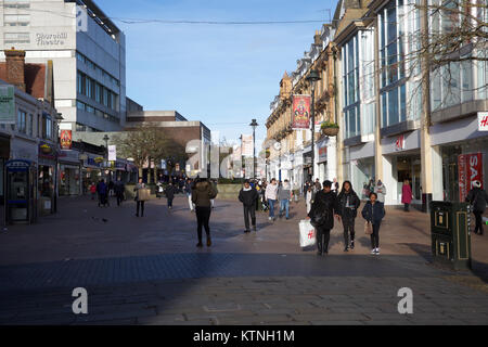 Bromley, Großbritannien. 26 Dez, 2017. Boxing Day Vertrieb erhalten unterwegs in Bromley, Kent. Credit: Keith Larby/Alamy leben Nachrichten Stockfoto