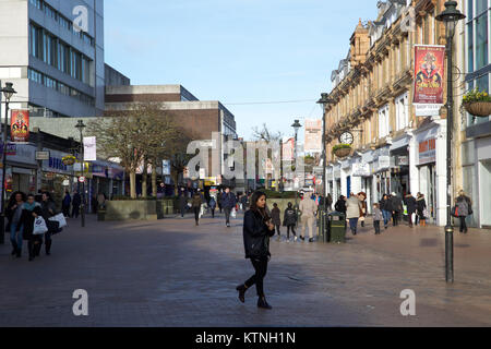 Bromley, Großbritannien. 26 Dez, 2017. Boxing Day Vertrieb erhalten unterwegs in Bromley, Kent. Credit: Keith Larby/Alamy leben Nachrichten Stockfoto