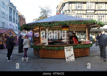 Bromley, Großbritannien. 26 Dez, 2017. Boxing Day Vertrieb erhalten unterwegs in Bromley, Kent. Credit: Keith Larby/Alamy leben Nachrichten Stockfoto