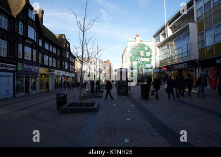 Bromley, Großbritannien. 26 Dez, 2017. Boxing Day Vertrieb erhalten unterwegs in Bromley, Kent. Credit: Keith Larby/Alamy leben Nachrichten Stockfoto