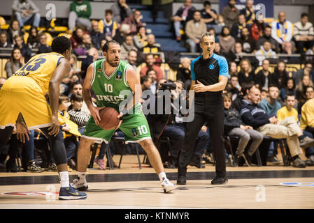 Turin, Italien. 26 Dez, 2017. Quino Colom (unics Kazan) während der Basketball Eurocup spiel Fiat Torino Auxilium vs Unics Kazan. Unics Kazan gewann 72-79 in Turin, Pala Ruffini Italien 26. Dezember 2017. Credit: Alberto Gandolfo/Alamy leben Nachrichten Stockfoto