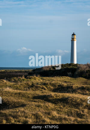 John Muir, Dunbar, East Lothian, Schottland, Großbritannien. 27 Dez, 2017. Einen schönen klaren blauen Himmel bei Scheunen Ness Leuchtturm, ein deaktivierter Stevenson Leuchtturm Stockfoto