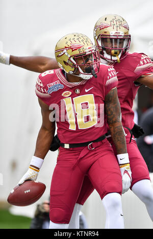 Shreveport, LA, USA. 27 Dez, 2017. Florida State Seminoles wide receiver Auden Tate (18) feiert seinen touchdownverriegelung während der NCAA Walk-On Unabhängigkeit-schüssel Spiel zwischen dem südlichen Mississippi Steinadler und der Florida State Seminoles am Independence Stadium in Shreveport, LA. Credit: Cal Sport Media/Alamy leben Nachrichten Stockfoto