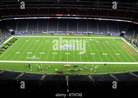 Houston, Texas, USA. 27 Dez, 2017. Eine allgemeine Ansicht von NRG Stadion vor der Texas Schüssel zwischen der Texas Longhorns und die Missouri Tiger in Houston, TX am 27. Dezember 2017. Credit: Erik Williams/ZUMA Draht/Alamy leben Nachrichten Stockfoto