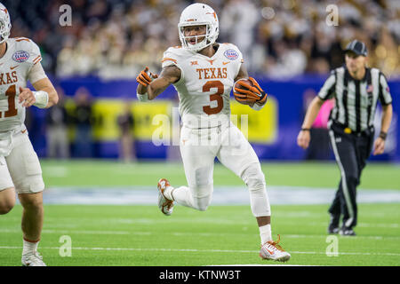 Houston, TX, USA. 27 Dez, 2017. Texas Longhorns wide receiver Armanti Vorarbeiter (3) Läuft für einen Touchdown im 4. Quartal des Texas Schüssel NCAA Football Spiel zwischen der Texas Longhorns und die Missouri Tiger an NRG Stadion in Houston, TX. Texas gewann das Spiel 33 zu 16. Trask Smith/CSM/Alamy leben Nachrichten Stockfoto