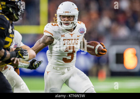 Houston, TX, USA. 27 Dez, 2017. Texas Longhorns wide receiver Armanti Vorarbeiter (3) Läuft für einen Touchdown im 4. Quartal des Texas Schüssel NCAA Football Spiel zwischen der Texas Longhorns und die Missouri Tiger an NRG Stadion in Houston, TX. Texas gewann das Spiel 33 zu 16. Trask Smith/CSM/Alamy leben Nachrichten Stockfoto