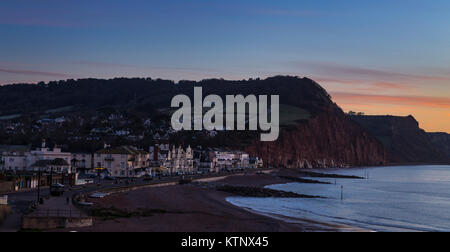 Honiton, Devon, 28. Dez 17 Sonnenaufgang über Sidmouth direkt am Meer an einem klaren aber eiskalt Dezember Morgen. Foto Central/Alamy leben Nachrichten Stockfoto