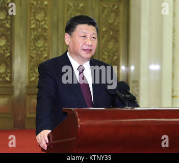 Peking, China. 28 Dez, 2017. Der chinesische Präsident Xi Jinping spricht, wie er mit chinesischen Diplomaten ins Ausland trifft in Peking, der Hauptstadt von China, Dez. 28, 2017. Credit: Ding Lin/Xinhua/Alamy leben Nachrichten Stockfoto