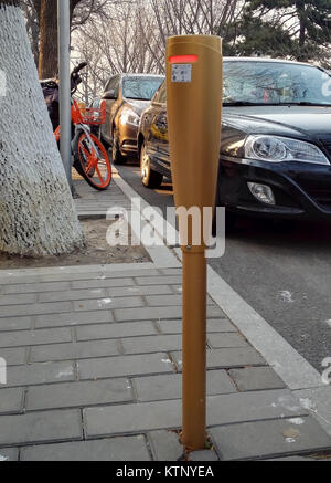 Peking, Peking, China. 27 Dez, 2017. Peking, China-27. Dezember 2017: (redaktionelle Verwendung. CHINA). Intelligente parkplatz Haufen auf der Straße in Peking gesehen werden kann. Credit: SIPA Asien/ZUMA Draht/Alamy leben Nachrichten Stockfoto