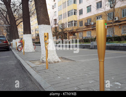 Peking, Peking, China. 27 Dez, 2017. Peking, China-27. Dezember 2017: (redaktionelle Verwendung. CHINA). Intelligente parkplatz Haufen auf der Straße in Peking gesehen werden kann. Credit: SIPA Asien/ZUMA Draht/Alamy leben Nachrichten Stockfoto