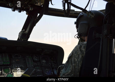 U.S. Army National Guard Personal täglichen Pflichten und Leben. Arbeit, Ausbildung, Hilfe, Unterstützung, Menschen-, Event-, Lehren und Lernen. Soldaten, Matrosen, Flieger, Kräfte, Bundeswehr, Militär, Verteidigung, Verteidigung, Veteran, Service, Pflicht. Stockfoto