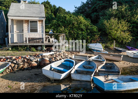 Rustikale angeln Shack und Ruderboote, Chatham, Cape Cod, Massachusetts, USA. Stockfoto