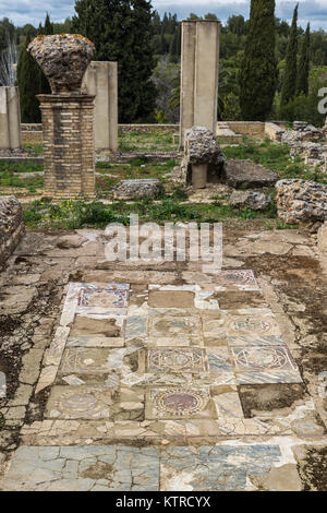 Italica (nördlich des heutigen Santiponce, 9 km NW von Sevilla, Spanien) ist eine wunderbare und gut erhaltene römische Stadt und der Geburtsort des römischen Kaisers Stockfoto