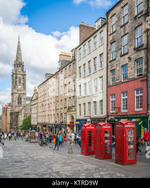 Die berühmte Royal Mile in Edinburgh an einem Sommernachmittag, Schottland. Stockfoto