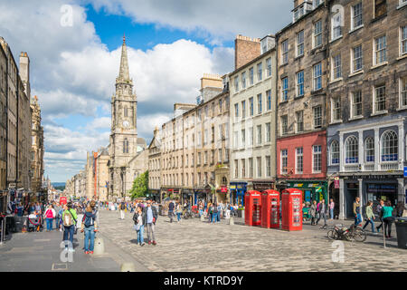 Die berühmte Royal Mile in Edinburgh an einem Sommernachmittag, Schottland. Stockfoto