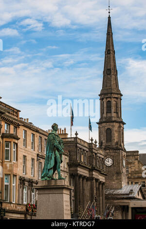 Ein Blick auf die George Street in der New Town von Edinburgh Stockfoto