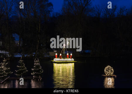 Gmunden, Advent, Schloss, Weihnachtsmarkt auf dem Traunsee Stockfoto