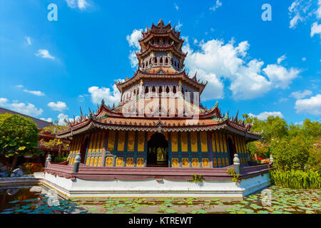 Phra Kaew Pavillon in Thailand BANGKOK, THAILAND - 30. Dezember 2015: Phra Kaew Pavillon ist Holz- achteckige Form Struktur, wo Häuser wichtigen w Stockfoto