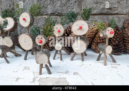 Rustikale Holz Hirsche Figur Stockfoto