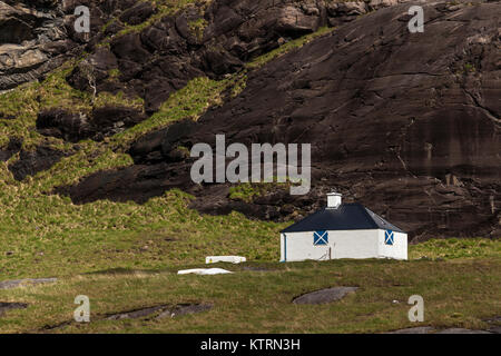 Haus durch ein Loch auf der Isle of Skye Stockfoto