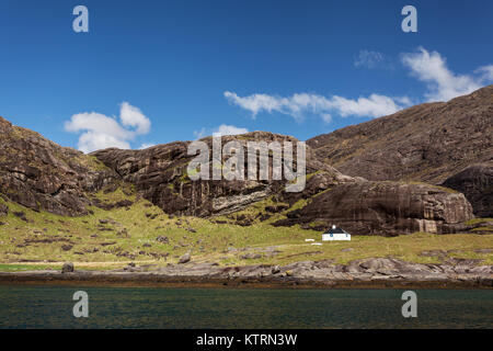 Haus durch ein Loch auf der Isle of Skye Stockfoto