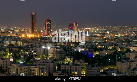 Moderne Türme in abdali Bereich bei Nacht - Night Shot der neuen Innenstadt von Amman Stockfoto