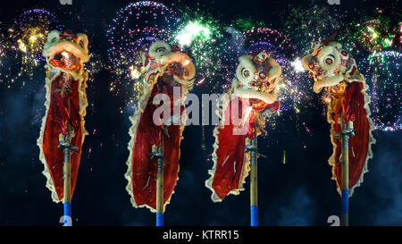 Lion Dance in Bangkok Chinatown in BANGKOK, THAILAND - Januar 12: Chinesische Löwentanz in Bangkok, Thailand am 12. Januar 2014. Lion Dance führt in Y Stockfoto