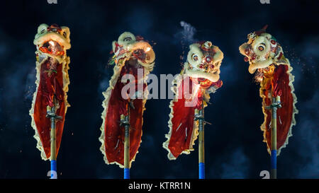 Lion Dance in Bangkok Chinatown in BANGKOK, THAILAND - Januar 12: Chinesische Löwentanz in Bangkok, Thailand am 12. Januar 2014. Lion Dance führt in Y Stockfoto
