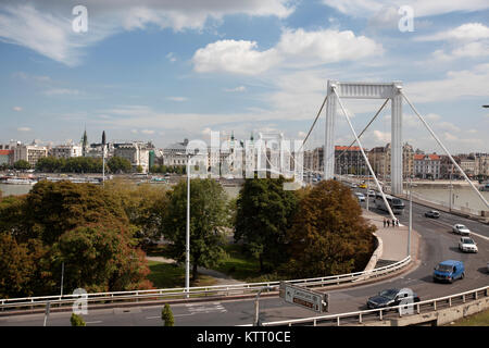 BUDAPEST - September 18, 2017: Elisabeth Brücke ist der dritte neueste Brücke von Budapest, Ungarn, Anschluss von Buda und Pest über der Donau. Stockfoto