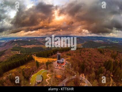 Luftbild von der Sicht Hohen Bracht in der Region Sauerland in Deutschland Stockfoto