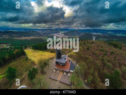 Luftbild von der Sicht Hohen Bracht in der Region Sauerland in Deutschland Stockfoto