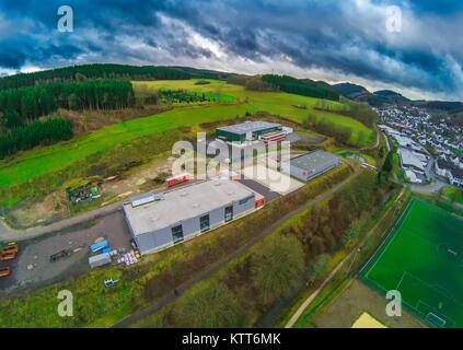 Luftbild des Dorfes Kirchveischede in der Region Sauerland in Deutschland Stockfoto