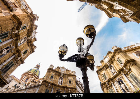 Quattro Canti, (Piazza Vigliena), ist eine barocke Platz in Palermo, Sizilien, Süditalien. Stockfoto