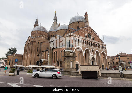 Die Basilica di Sant'Antonio di Padova (Basilika des Heiligen Antonius), eine päpstliche Kirche von Padua, Venetien, Norditalien, in romanischen und Byza gebaut Stockfoto