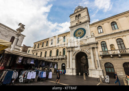 Der Torre dell'Orologio, eine astronomische Uhr Turm auf der Piazza dei Signori in Padua, einer Stadt in der Region Venetien, Norditalien Stockfoto