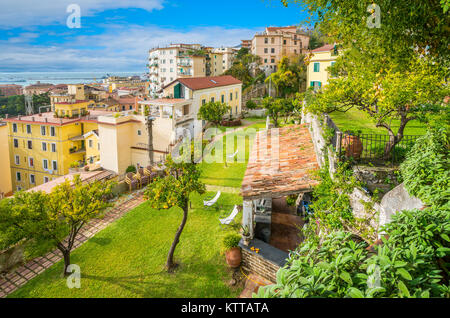 Panoramablick von der Minerva Garten in Salerno, Kampanien, Italien. Stockfoto