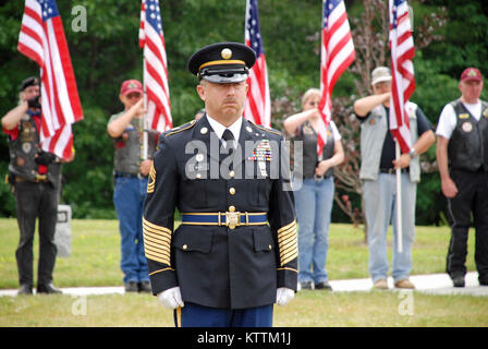 Master Sergeant (im Ruhestand) Don Roy führt der New Yorker Nationalgarde Streitkräfte Ehrengarde und führte die militärischen Ehren Programm für die vrp Zeremonie. Stockfoto