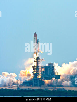 Atlantis startet vom Pad 39A zum letzten Mal. STS-135 Marken der 109 Space Shuttle rescue support Mission für die 106 Rettung Flügel, und der letzte Start eines Space Shuttle. Stockfoto